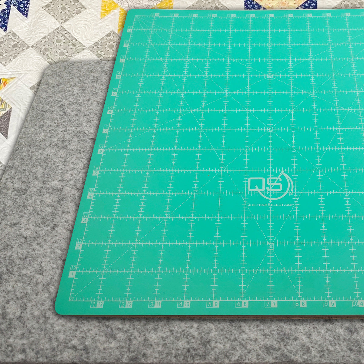 Quilter Select – Wool Pressing Mat – Press and Cut Mat – 14" x 14"